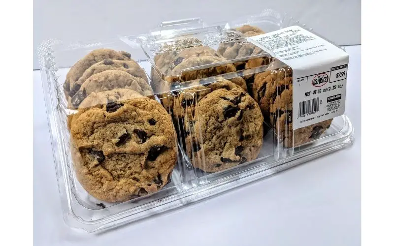 Costcos gourmet chocolate chunk cookie featured