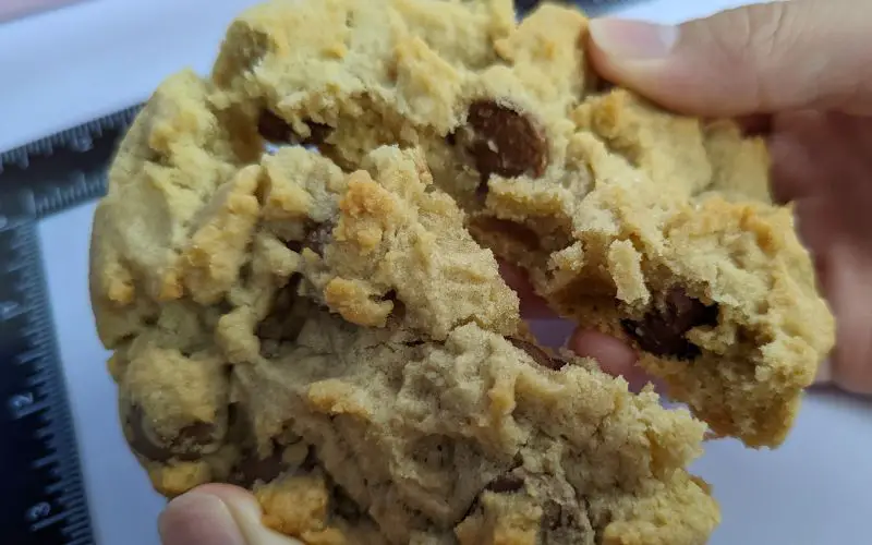 Crumbl cookies milk chocolate chip split apart - banhmifresh.com