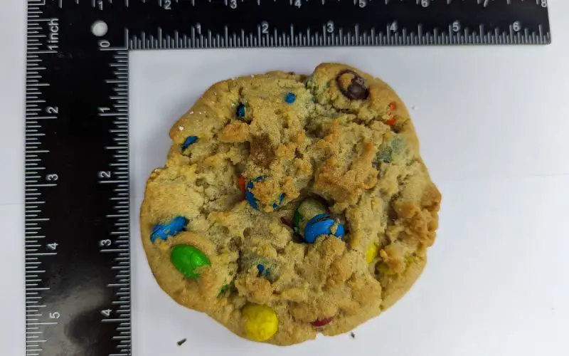 Crumbl cookies original with m&ms measurement and size- banhmifresh.com