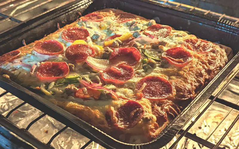 Motor city pizza co supreme baking in the oven - banhmifresh.com