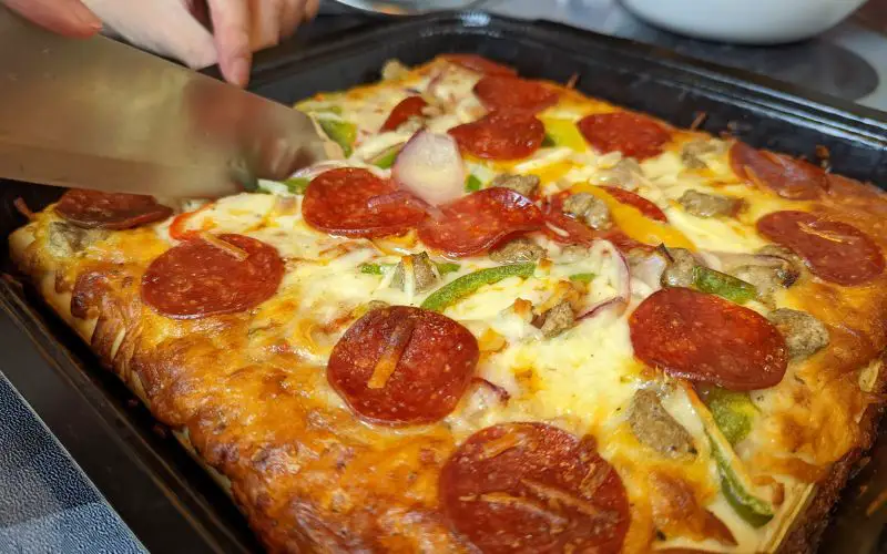 https://www.banhmifresh.com/wp-content/uploads/2022/11/Motor-city-pizza-co-supreme-deep-cutting-side-banhmifresh.com_.jpg