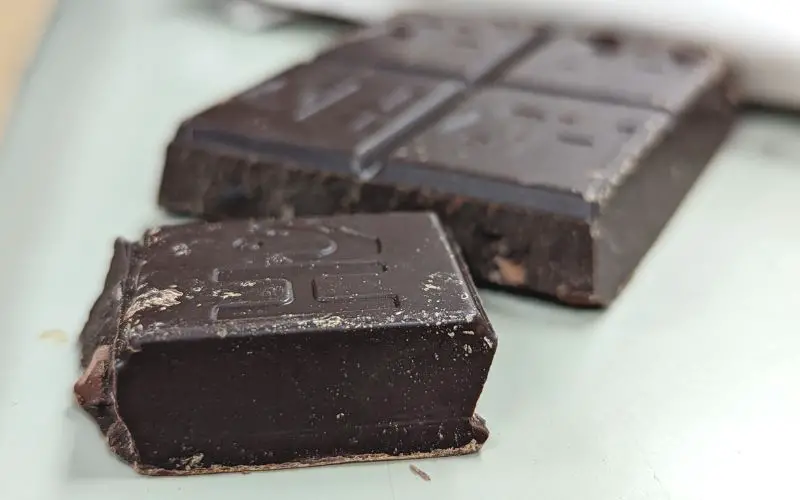 hu crunchy mint dark chocolate thickness - banhmifresh.com