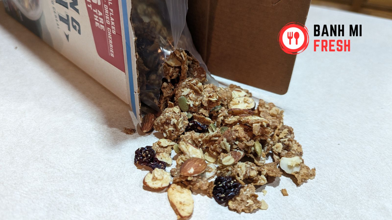 Morning summit cereal poured out of the box - banhmifresh.com