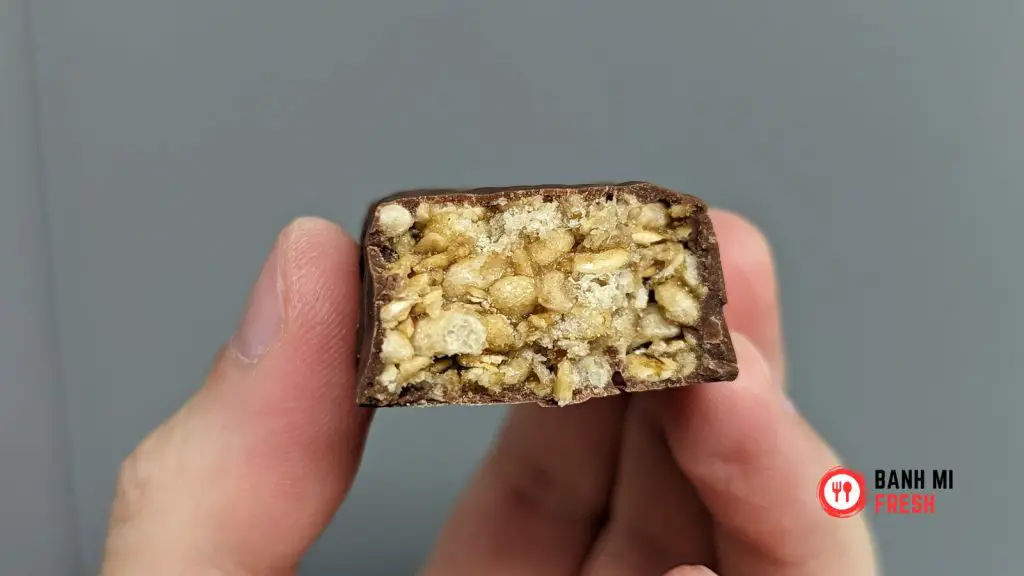 Quaker Chewy Dipps Chocolate Chip front view cross section - banhmifresh.com