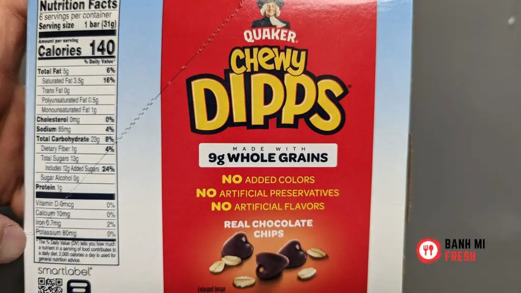 Quaker Chewy Dipps Chocolate Chip highlights back of the box - banhmifresh.com