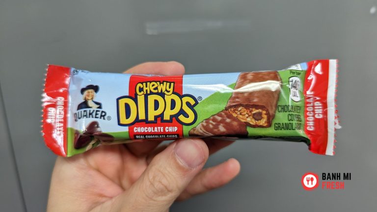 Quaker Chewy Dipps Granola Chocolate Chip Review: A Deliciously Wholesome Snack