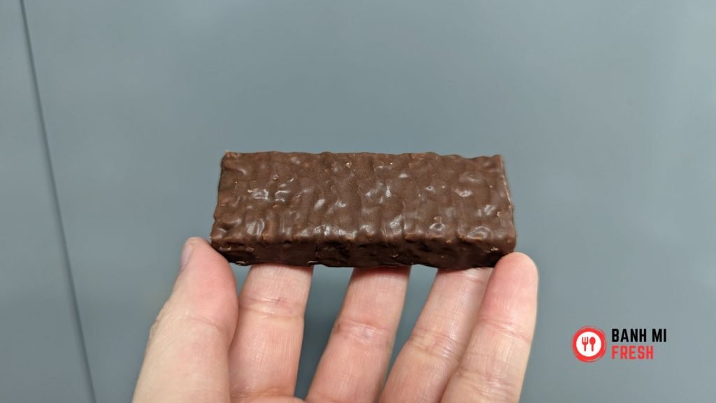 Quaker Chewy Dipps Chocolate Chip unwrapped on hand - banhmifresh.com