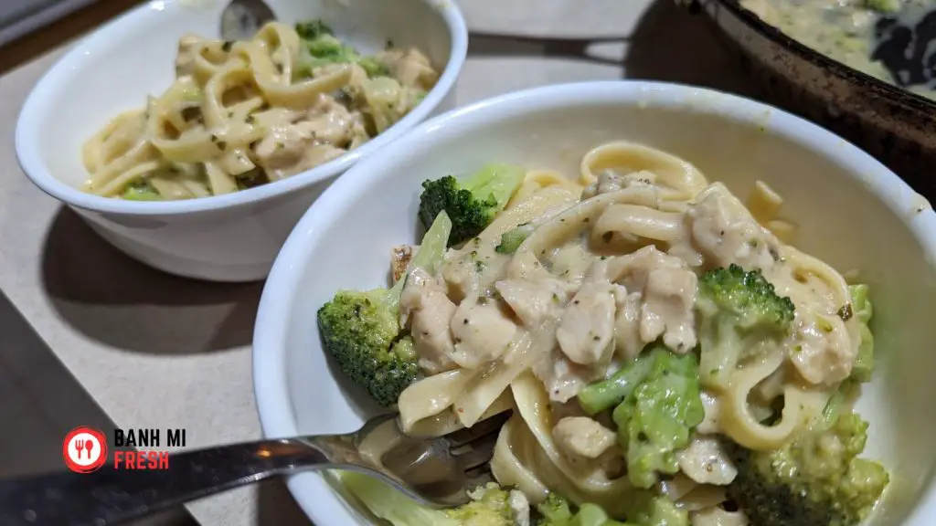 Bertolli Chicken Broccoli Fettuccine Alfredo close up in a bowl - banhmifresh.com