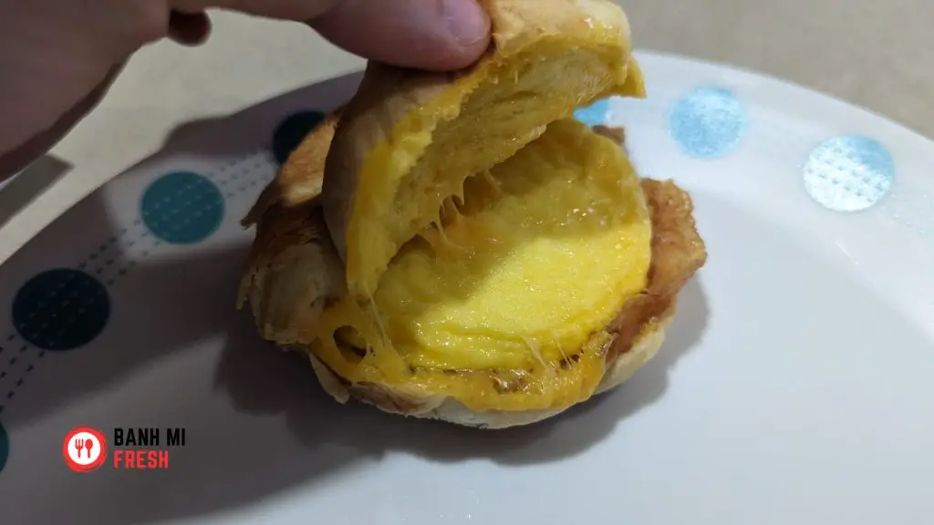 Jimmy Dean Croissant Bacon, Egg, and Cheese bread up cheese - banhmifresh.com