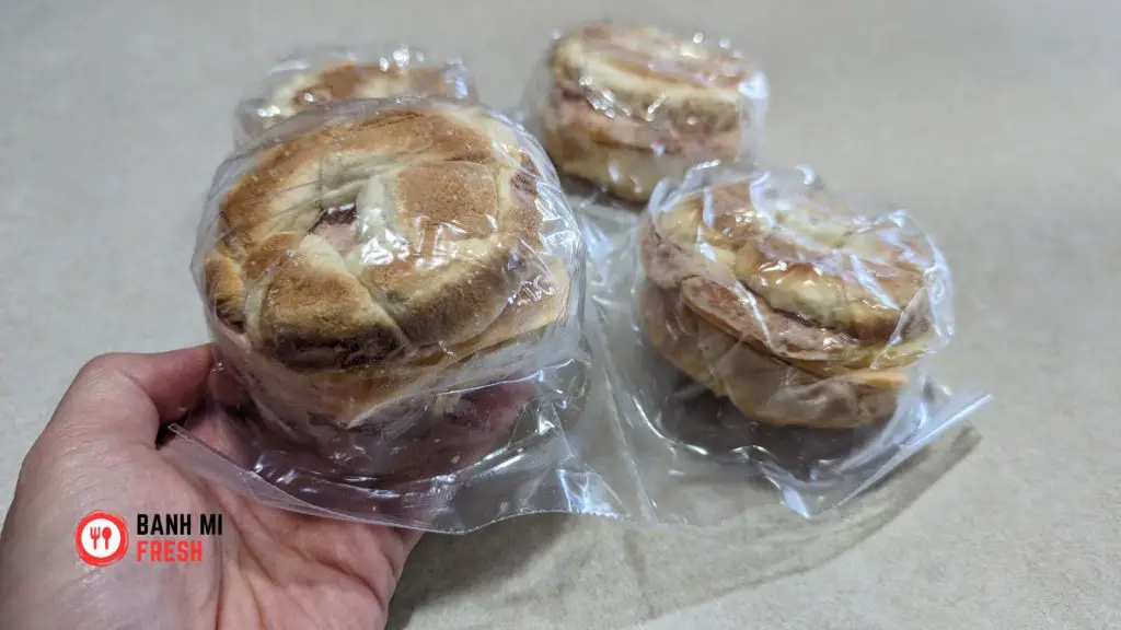 Jimmy Dean Croissant Bacon, Egg, and Cheese plastic packaging - banhmifresh.com