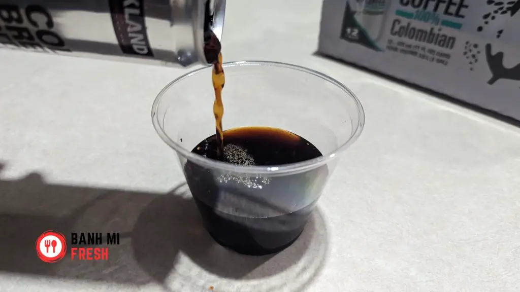 Kirkland signature coldbrew coffee pouring into cup - banhmifresh.com
